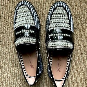 New BETSEY JOHNSON Women's MARIAM Houndstooth Pearl Loafers Shoes Size 8